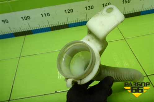 Горловина бачка омывателя лобового стекла для Toyota Rav-4 с 2012-2019г (Рав 4)