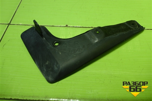 Брызговик передний правый (7662142110) для Toyota Rav-4 с 2012-2019г (Рав 4)