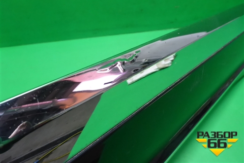 Накладка двери передней правой (760854940A) для Volkswagen Touareg с 2018г (Туарег)