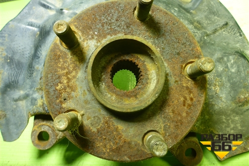 Кулак поворотный передний левый для Toyota Camry V40 с 2006-2011г (Камри)