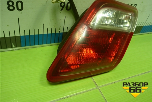 Фонарь задний внутренний правый (8158106350) для Toyota Camry V40 с 2006-2011г (Камри)