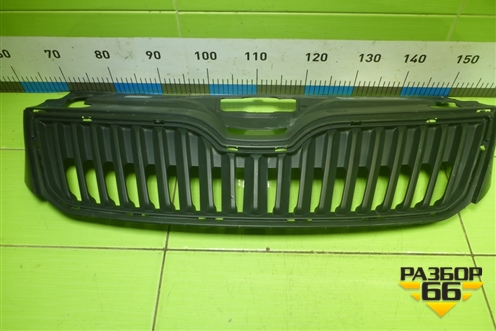 Решетка радиатора (5JA853668) для Skoda Rapid с 2013г (Рапид)