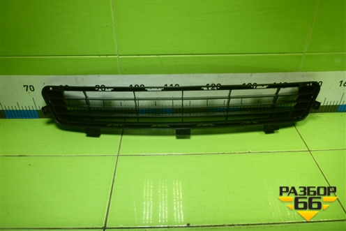 Решетка в передний бампер центральная (5311233040) для Toyota Camry V40 с 2006-2011г (Камри)