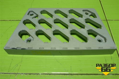 Подножка ступенька правая (8405208C6200) для Dongfeng DFH4180
