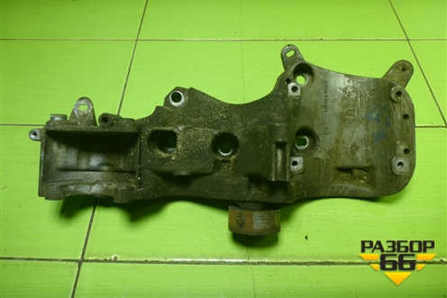 Кронштейн генератора (1.6л K7MA812) (8200941114) для Renault Sandero с 2013-2022г (Сандеро)