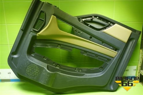 Обшивка двери правой под электрику (812W626307025) для Sitrak C7H (С7Н)