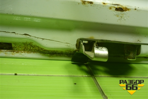 Крышка бардачка  (левая дверца) (810W669125289) для Sitrak C7H (С7Н)