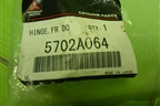 Петля двери передней правой верхняя (5702A064) для Mitsubishi Outlander XL с 2006-2012г (Аутлендер ХЛ)