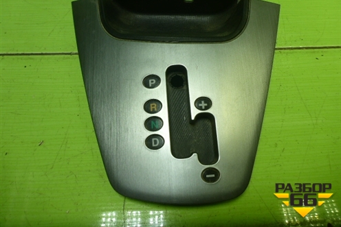 Накладка внутренняя (на консоль) (846512E600) для Hyundai Tucson с 2004-2010г (Туксон)