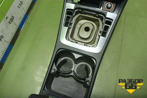 Подлокотник (3C1863241) для Volkswagen Passat-CC с 2008г (Пассат ЦЦ)