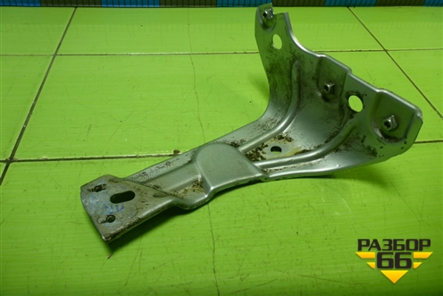 Кронштейн переднего крыла правый (3C8821142) для Volkswagen Passat-CC с 2008г (Пассат ЦЦ)