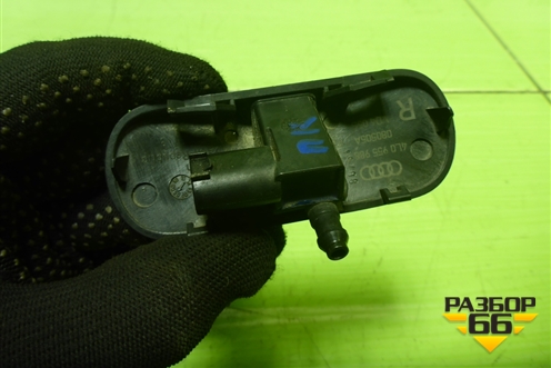 Форсунка омывателя лобового стекла  (с обогревом правая) (4L0955988C) для Volkswagen Passat-CC с 2008г (Пассат ЦЦ)